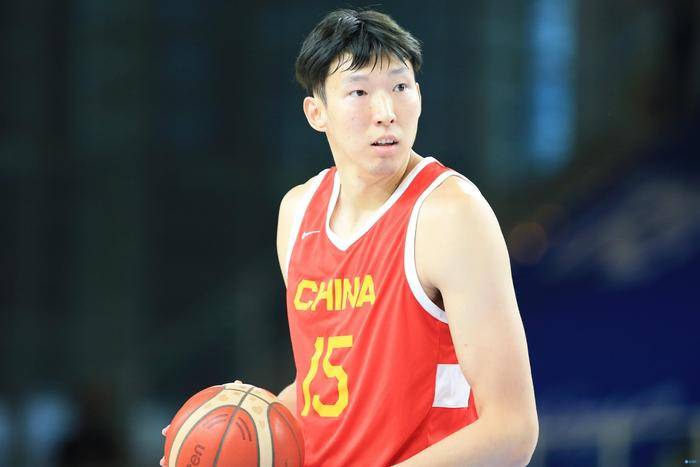 上世纪80、90年代，陈佩斯是制霸春晚舞台的“小品之王”，更为中国喜剧电影的发展做出显著贡献。