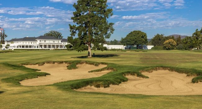 蓝羽：现在说起来您都是印象那么的深刻，我觉得是因为有这样的经历，才能够让您怀着这份对人民的感情，才能够演好这些角色，才能够真正的打动观众。