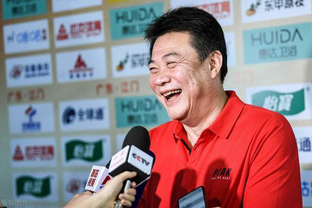 灯塔与博物馆，展现了男女主人公的前史，挖掘他们过往的记忆与情感背景；
