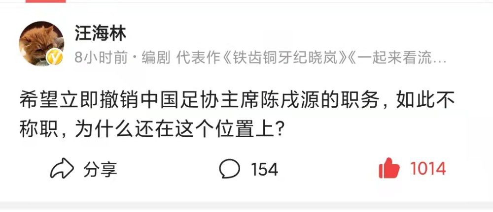 徐子珊身穿长裙秀婀娜身姿。
